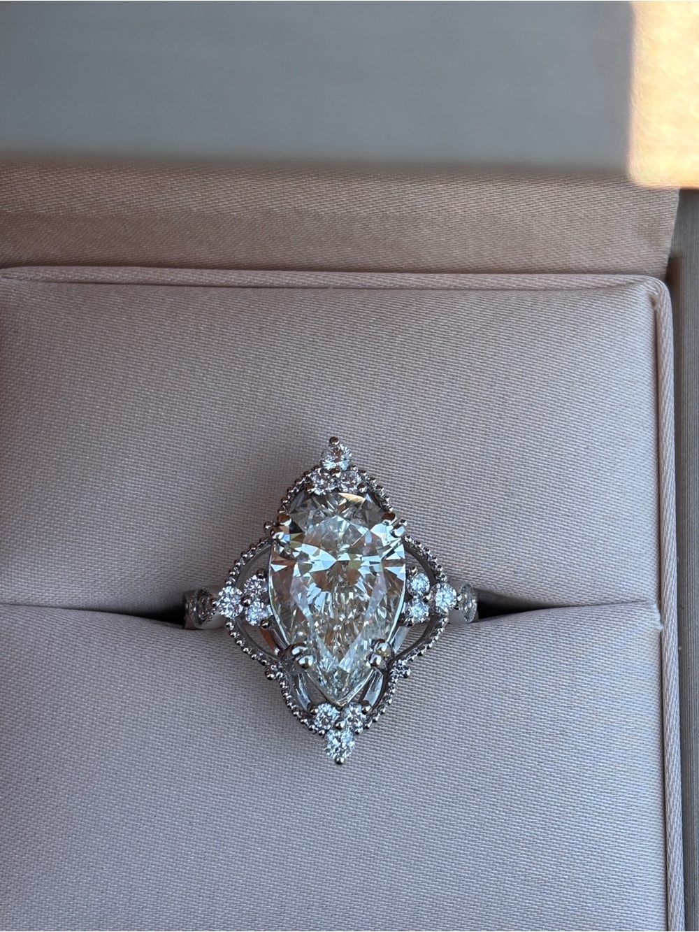 Stunning 4.07 pear cut lab Diamond Ring surrounded by 0.51 natural diamonds.14k